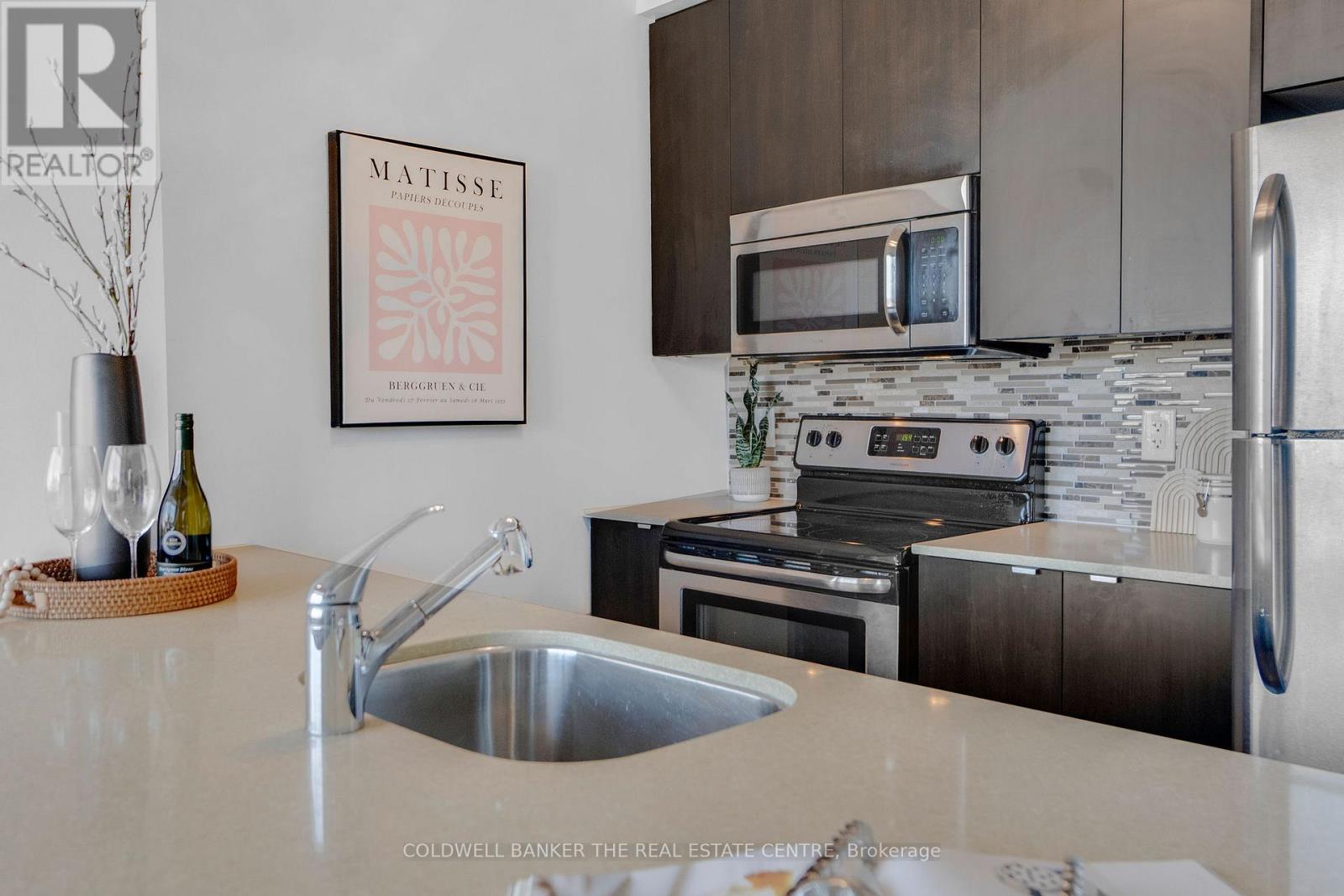 #802 400 WELLINGTON STREET W - 12