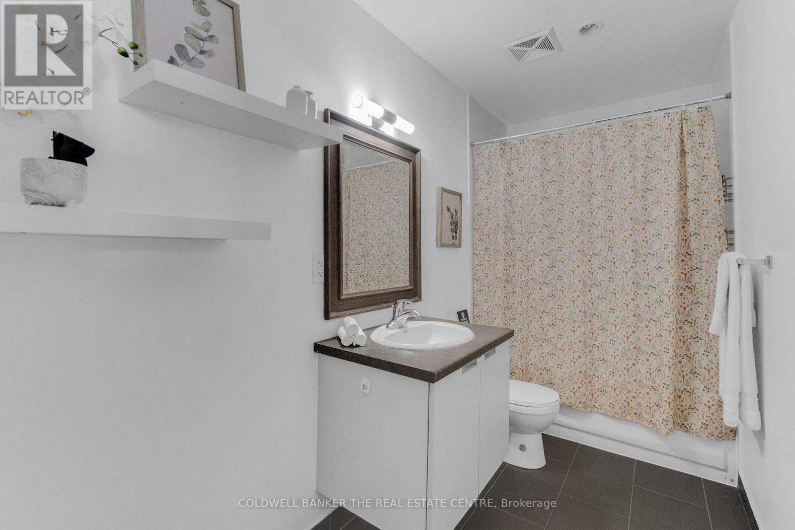 #802 400 WELLINGTON STREET W - 22