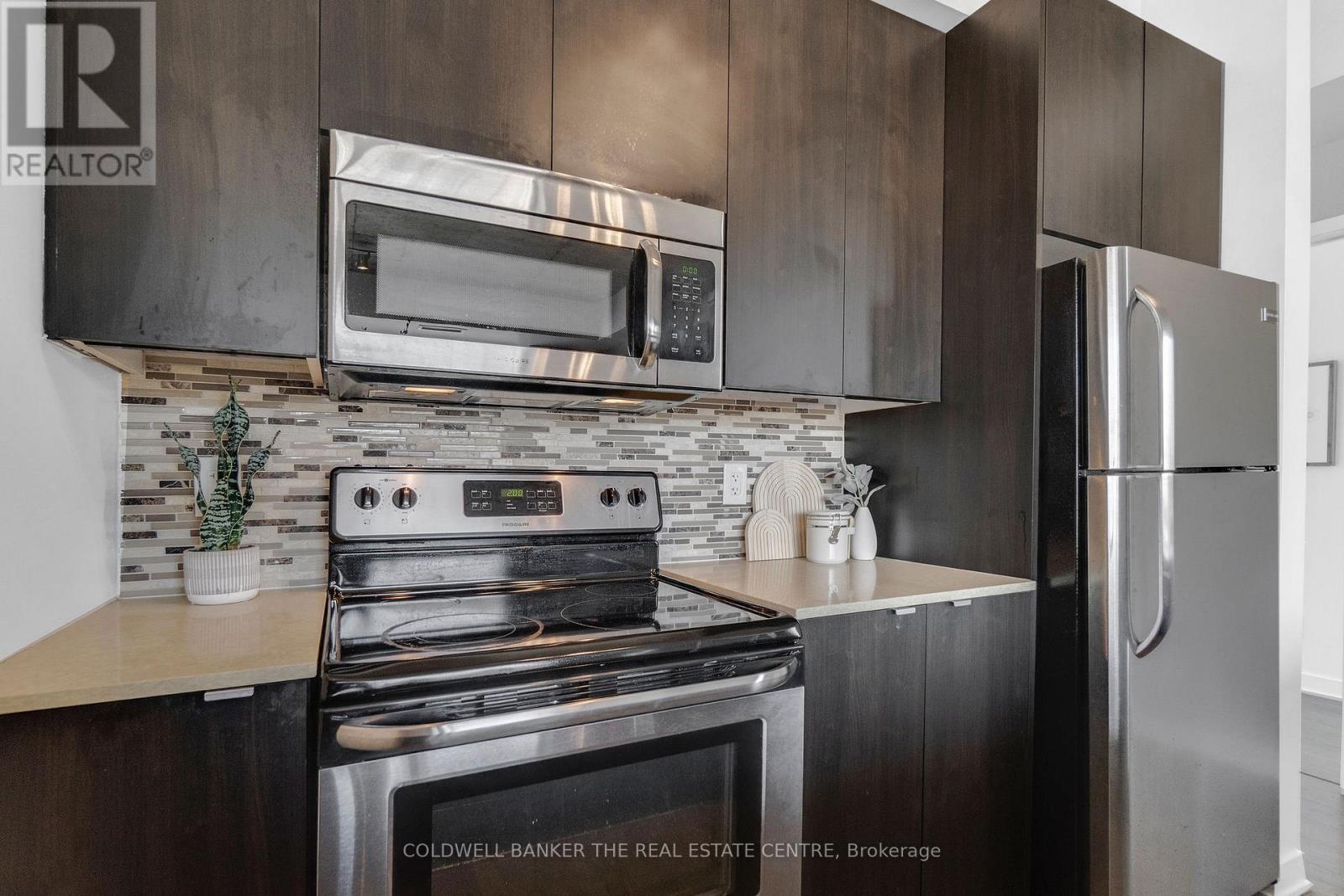 #802 400 WELLINGTON STREET W - 15
