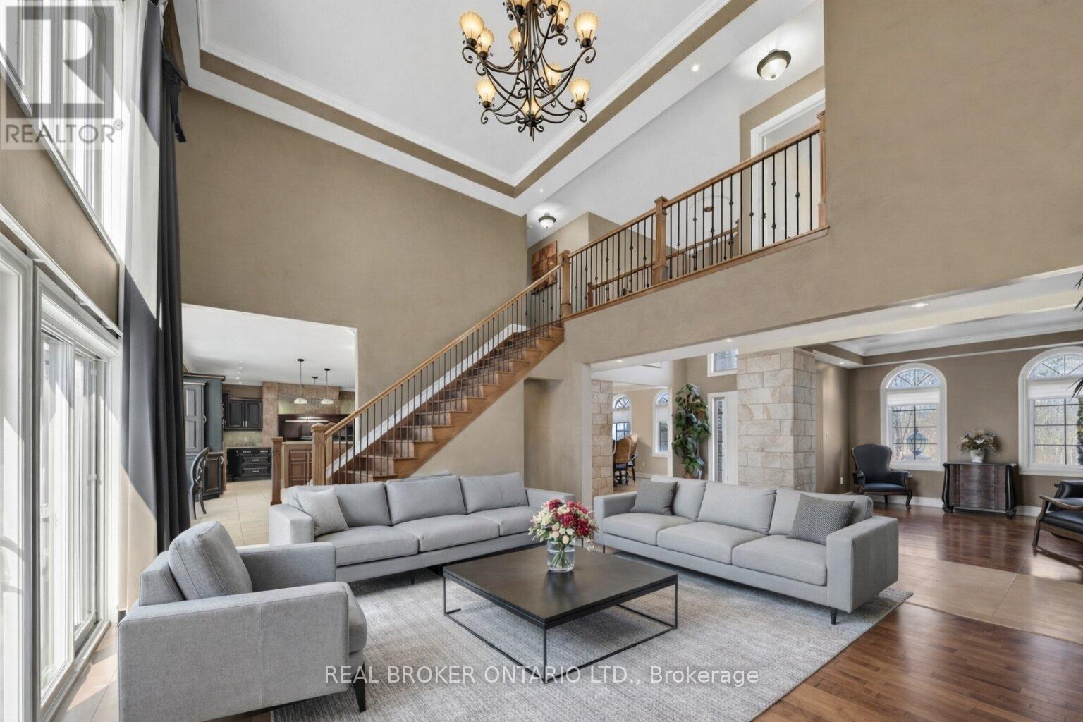 2600 MAPLE STREET - Image 10