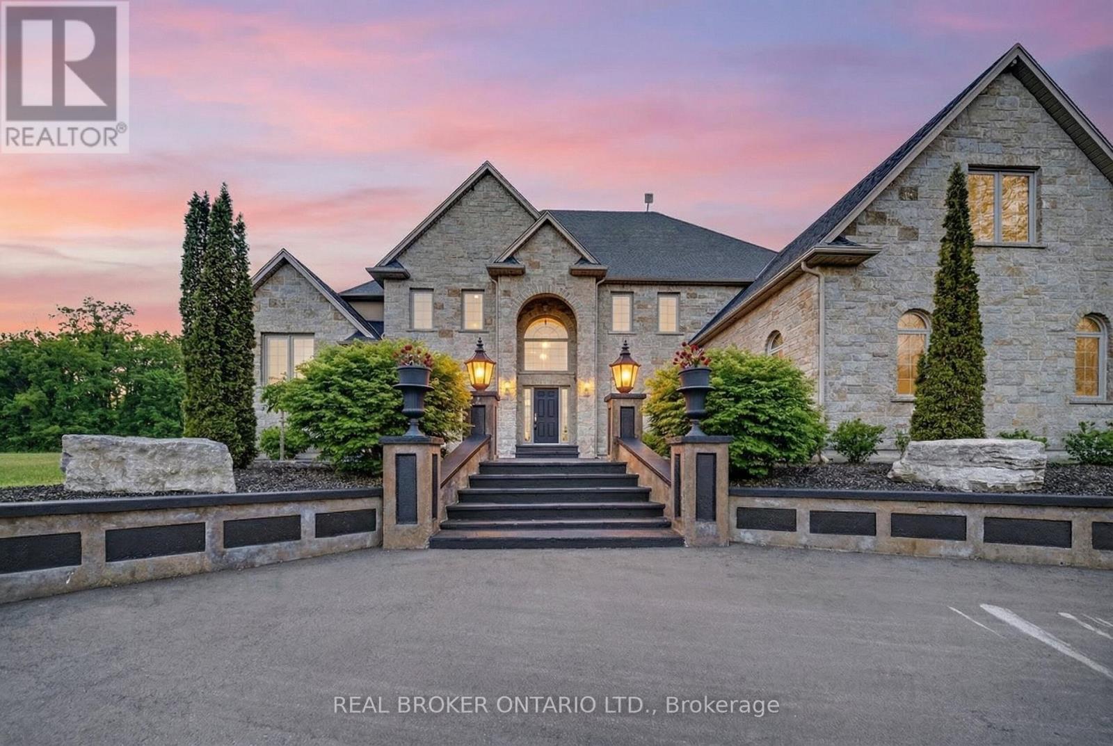 2600 MAPLE STREET - 2