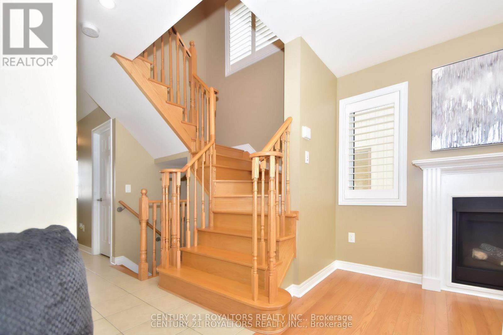 386 THOMPSON STREET - 15