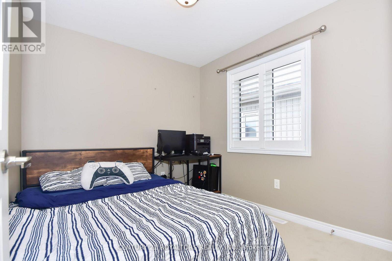 386 THOMPSON STREET - 28