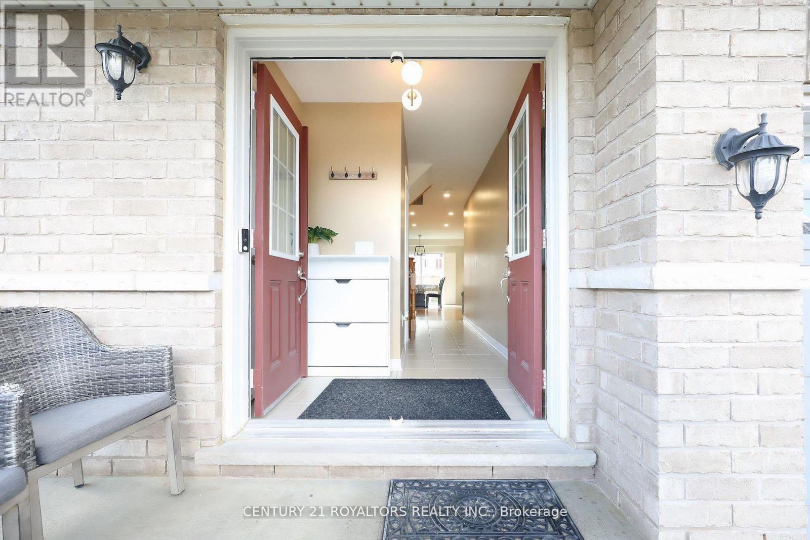 386 THOMPSON STREET - 5