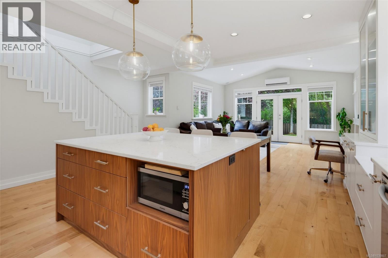 3979 South Valley Dr, Saanich