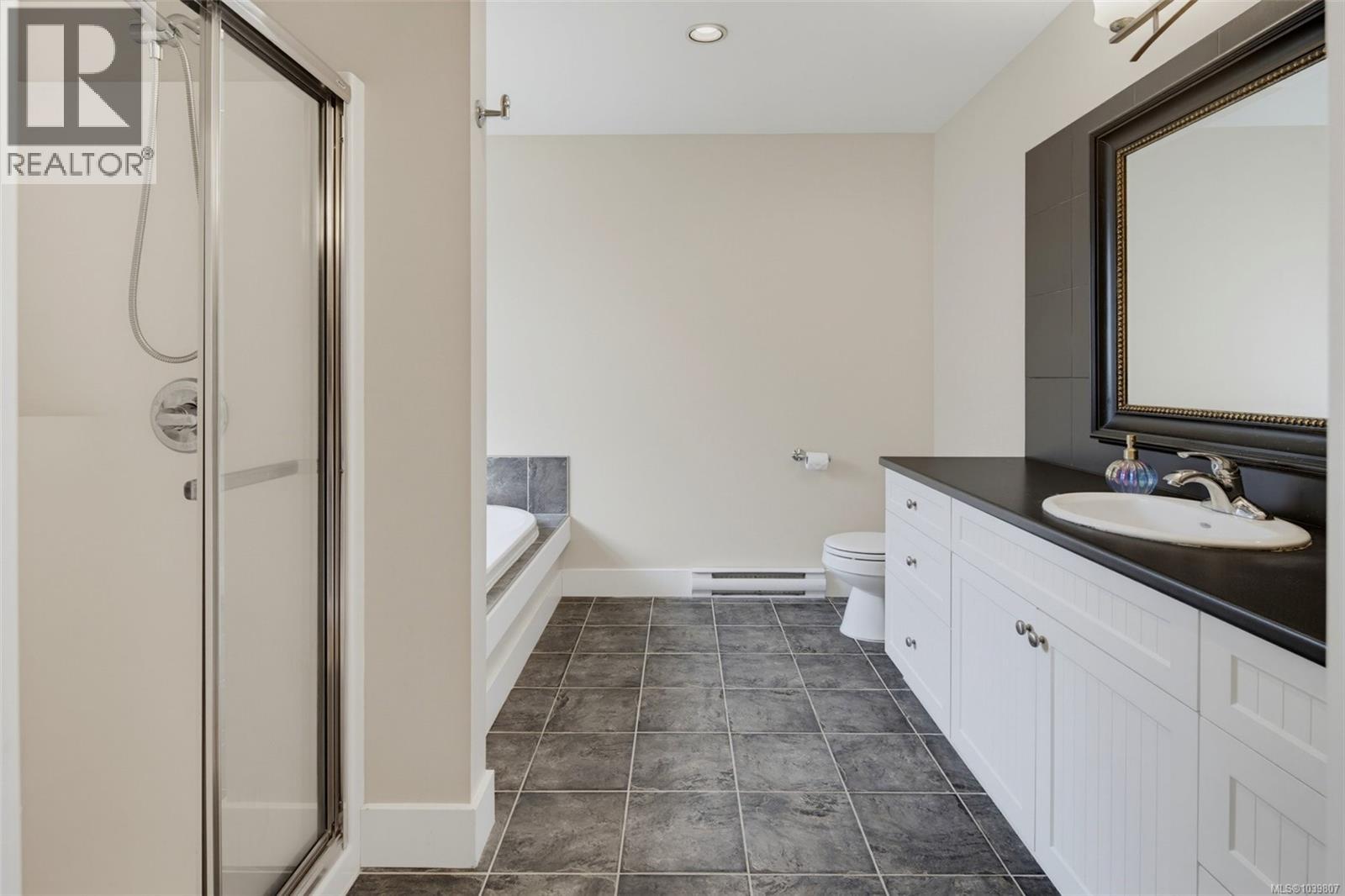 3979 South Valley Dr, Saanich