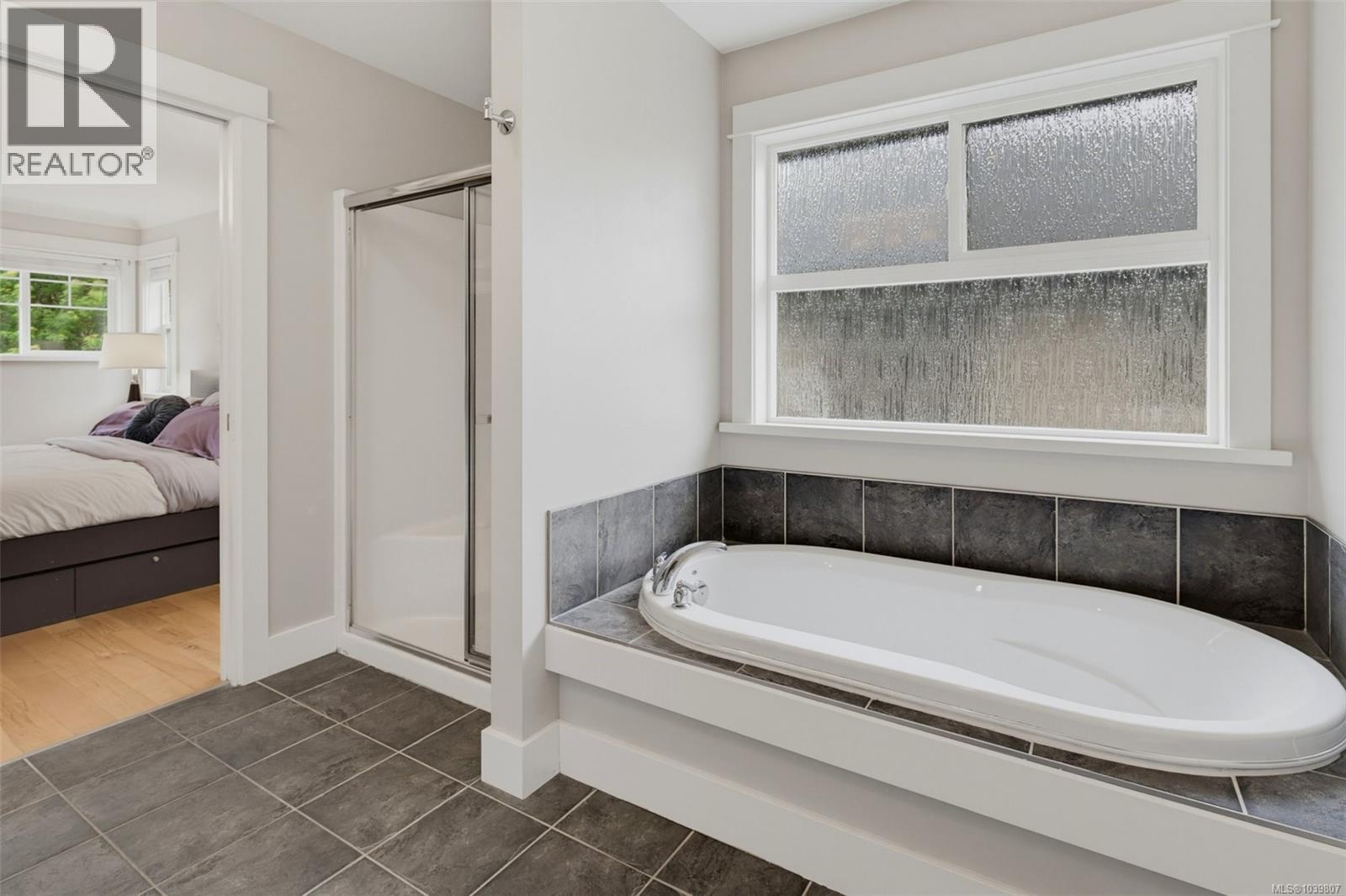 3979 South Valley Dr, Saanich