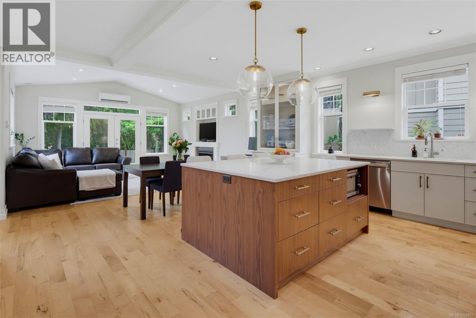 3979 South Valley Dr, Saanich