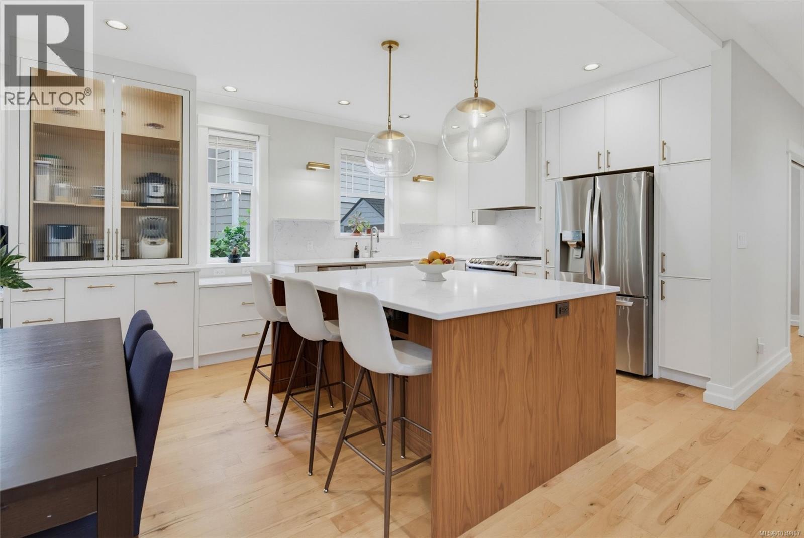 3979 South Valley Dr, Saanich