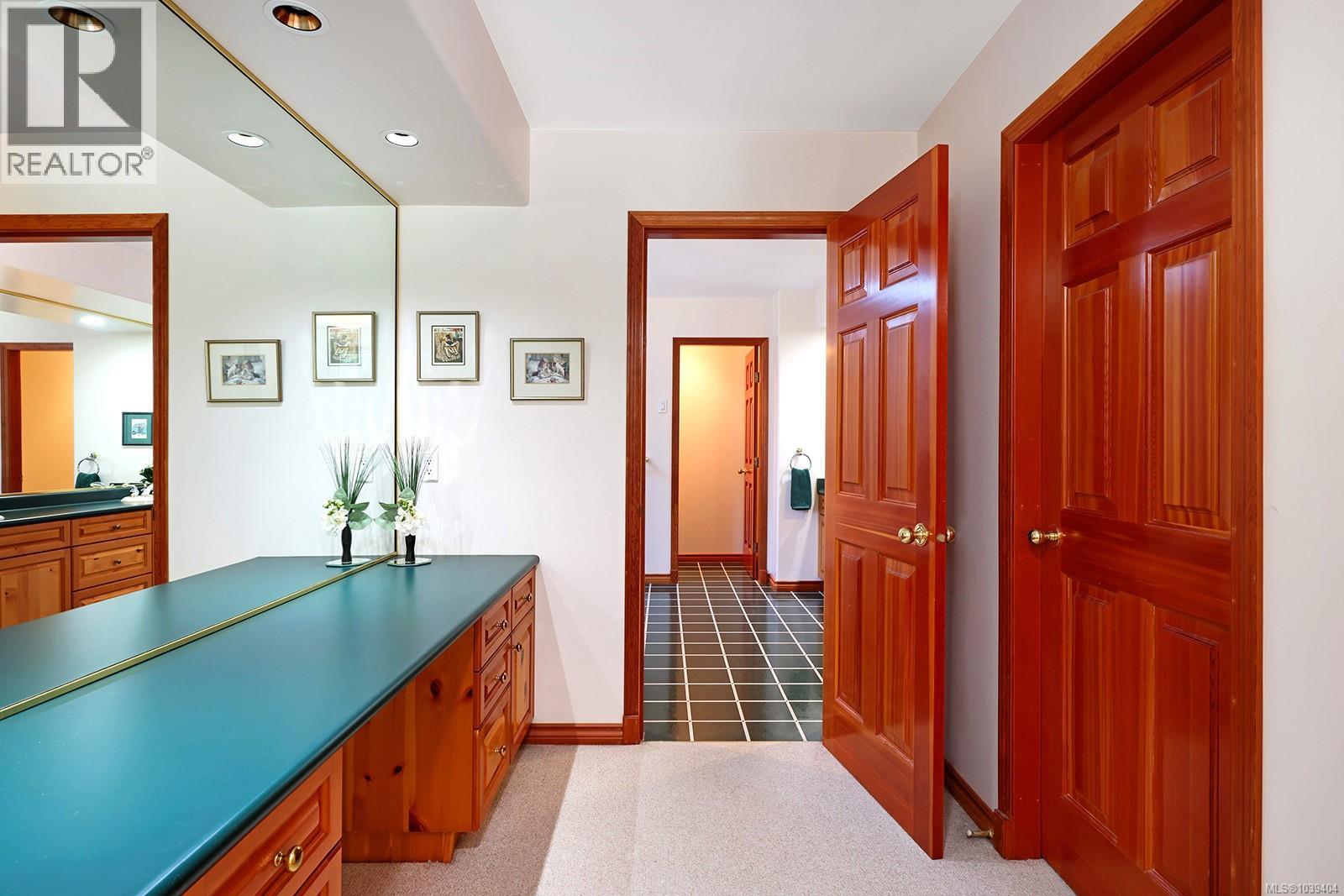 3331 Royal Vista Way - 40
