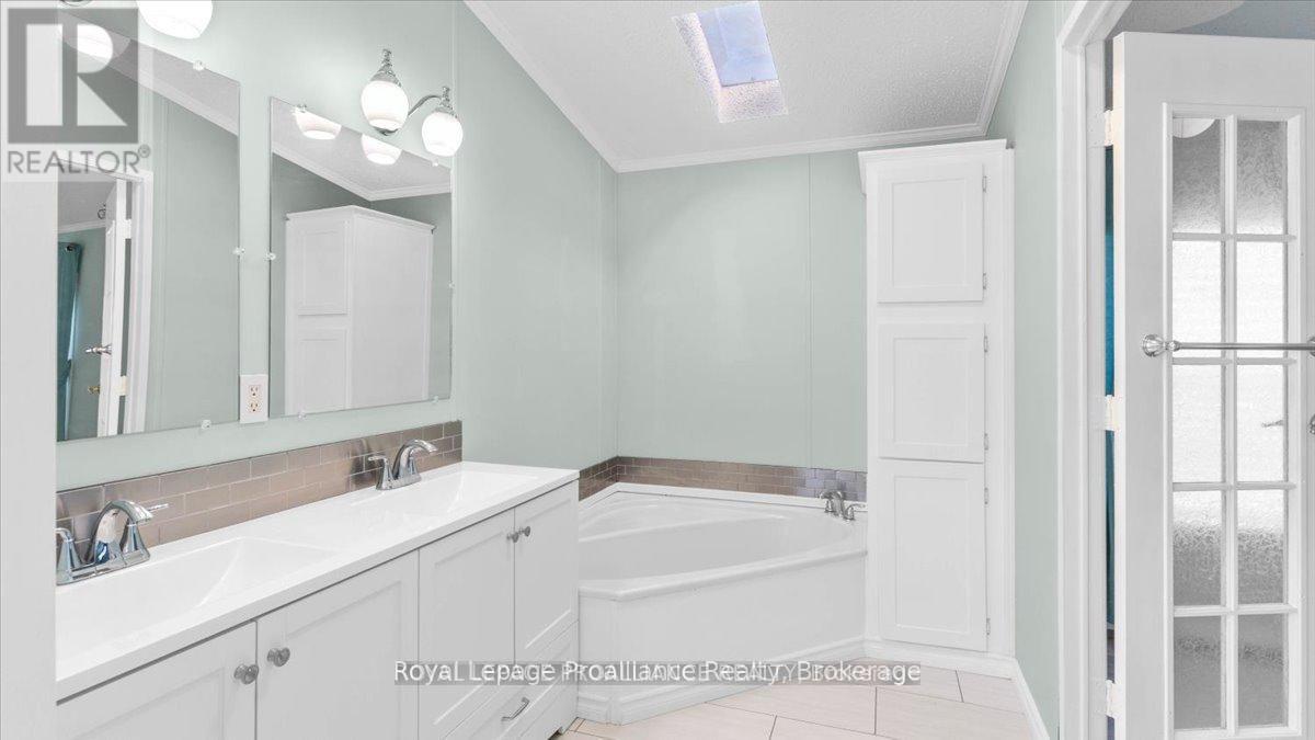 #18 311 DUNDAS STREET E - 16