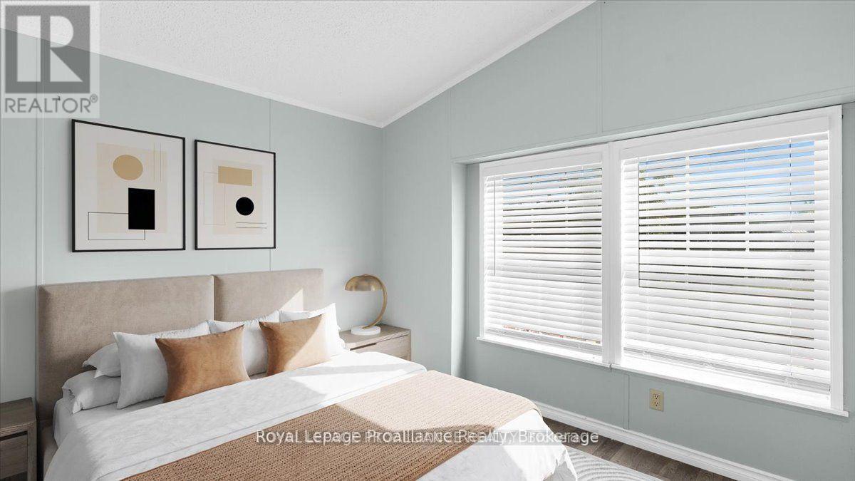 #18 311 DUNDAS STREET E - 22