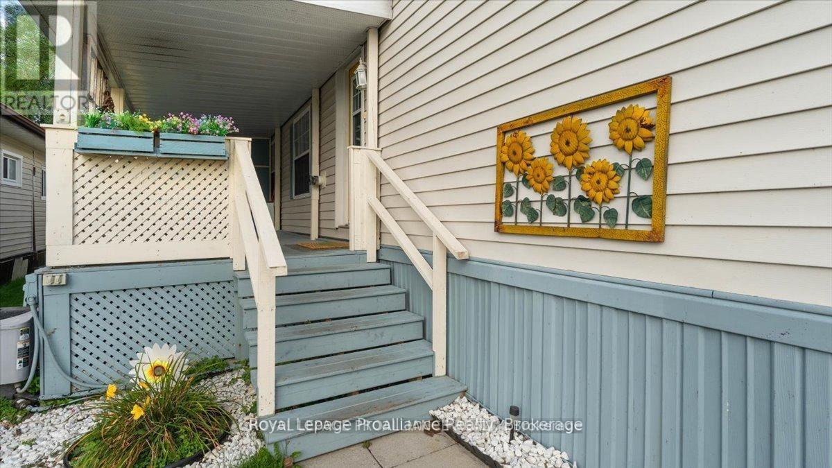 #18 311 DUNDAS STREET E - 26