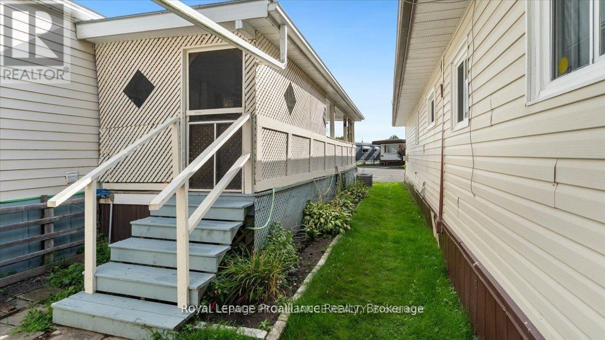 #18 311 DUNDAS STREET E - 27