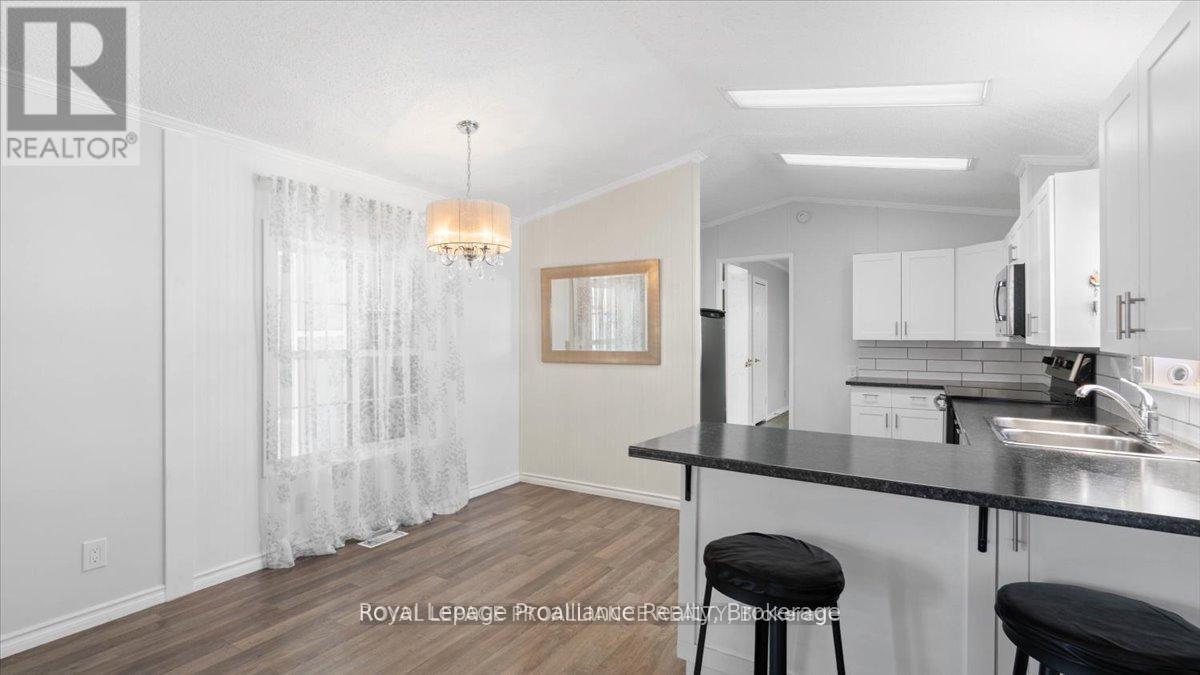 #18 311 DUNDAS STREET E - 6