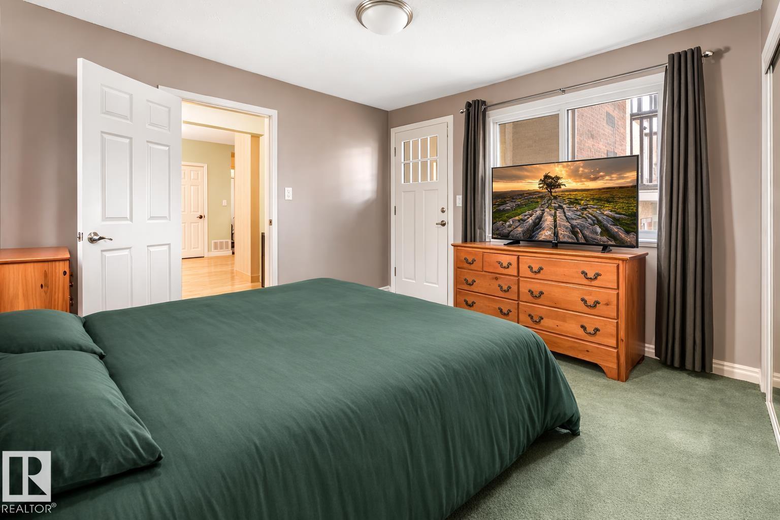 #4 9835 82 AV NW - 8