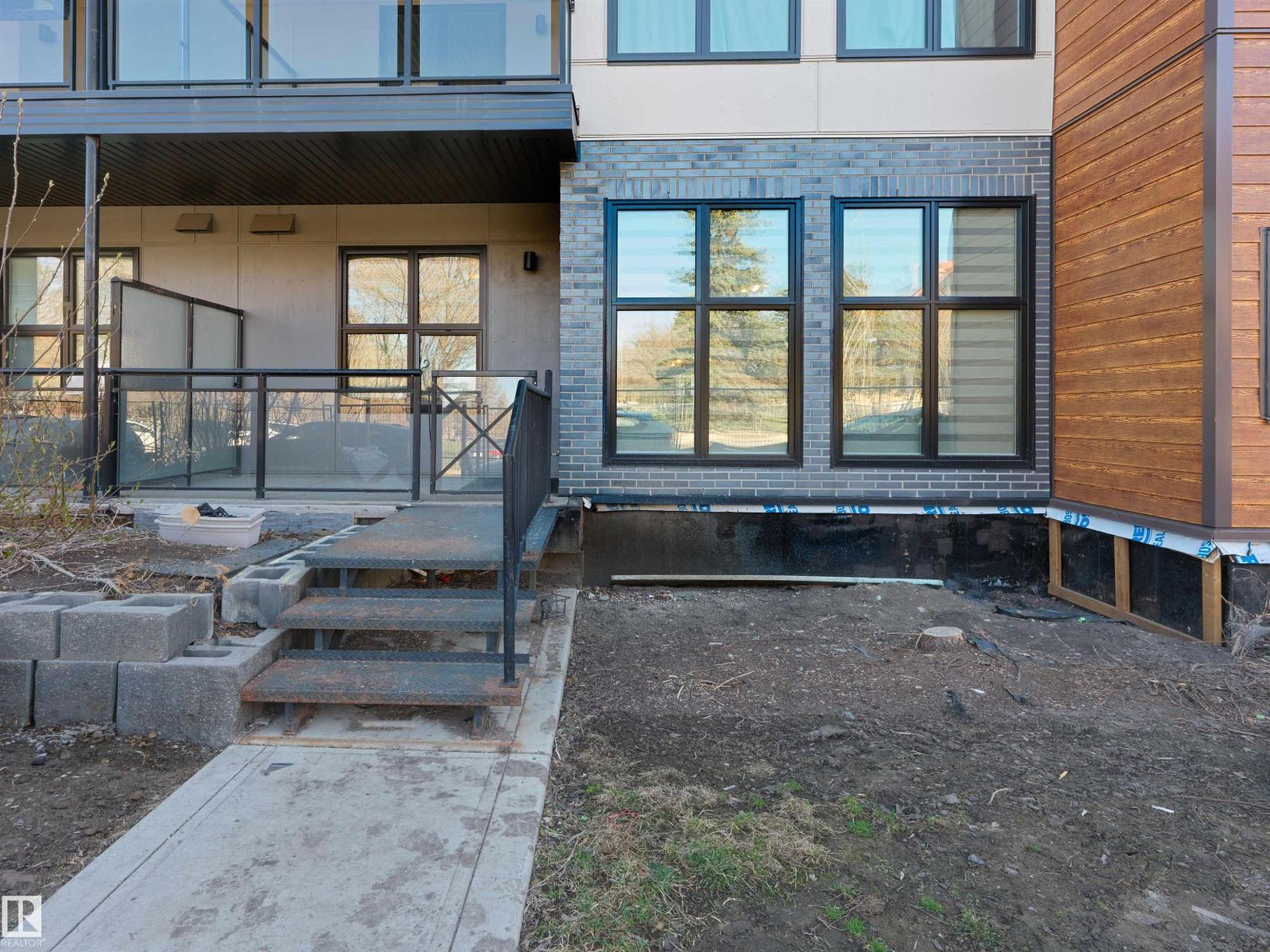#103 10531 117 ST NW - 4
