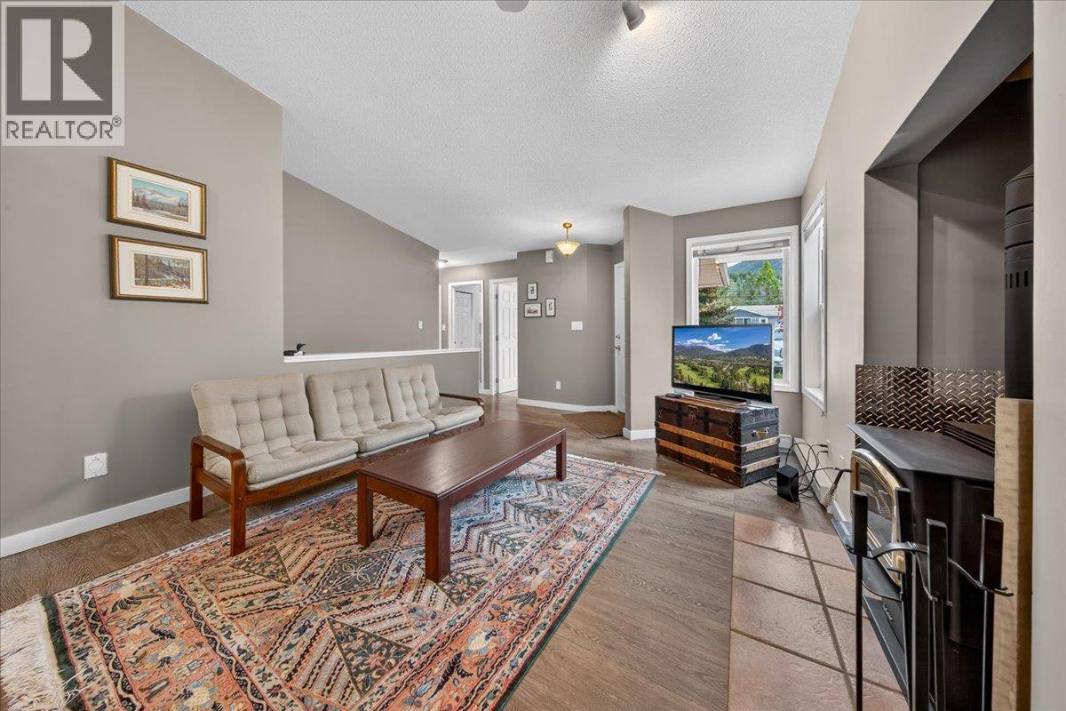 7559 COLUMBIA Avenue Unit# 3, Radium Hot Springs