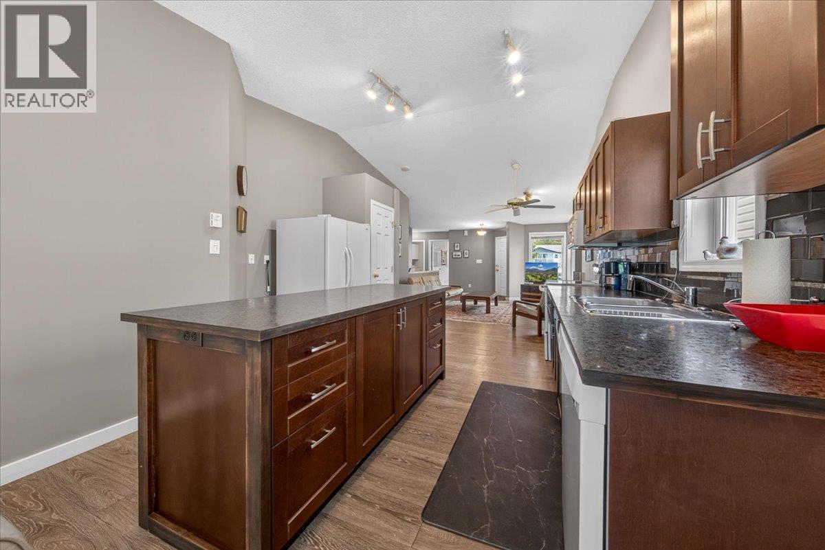 7559 COLUMBIA Avenue Unit# 3, Radium Hot Springs