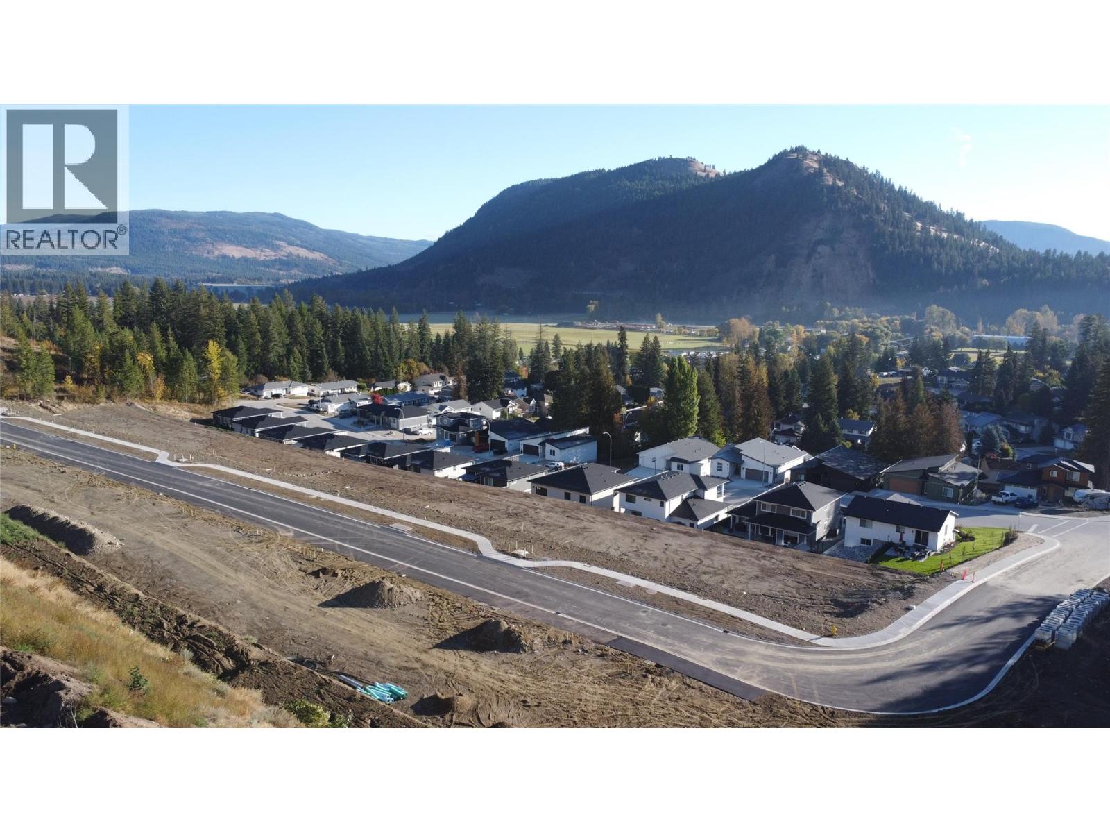 2225 Mountain View Avenue, Lumby