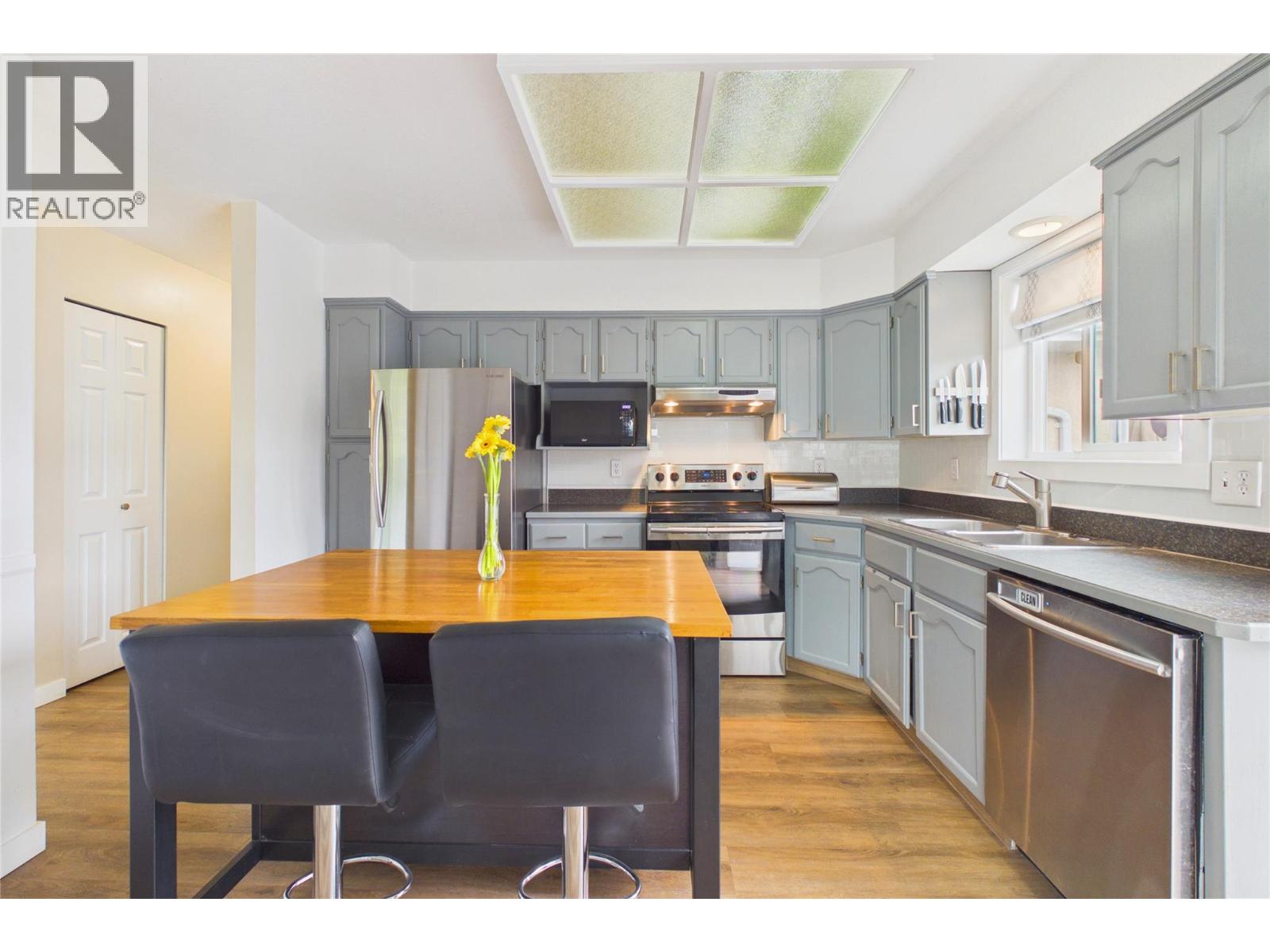 148 TROY Place - 35