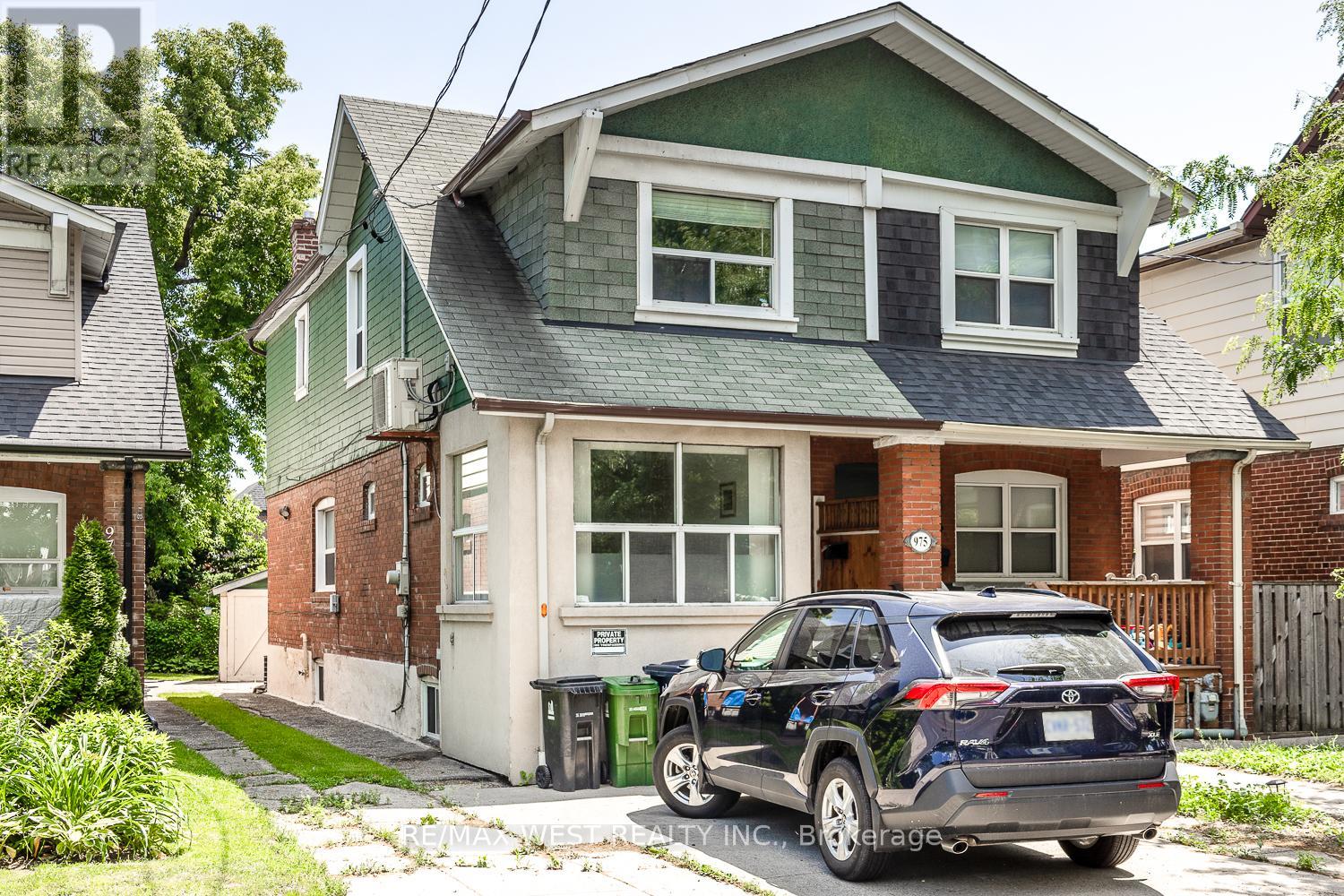 Listing photo of LOWER - 975 BROADVIEW AVENUE