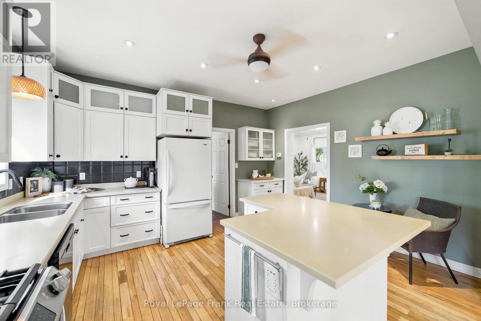 246 COCHRANE STREET - 14