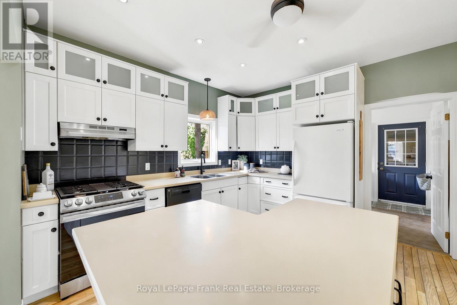 246 COCHRANE STREET - 16