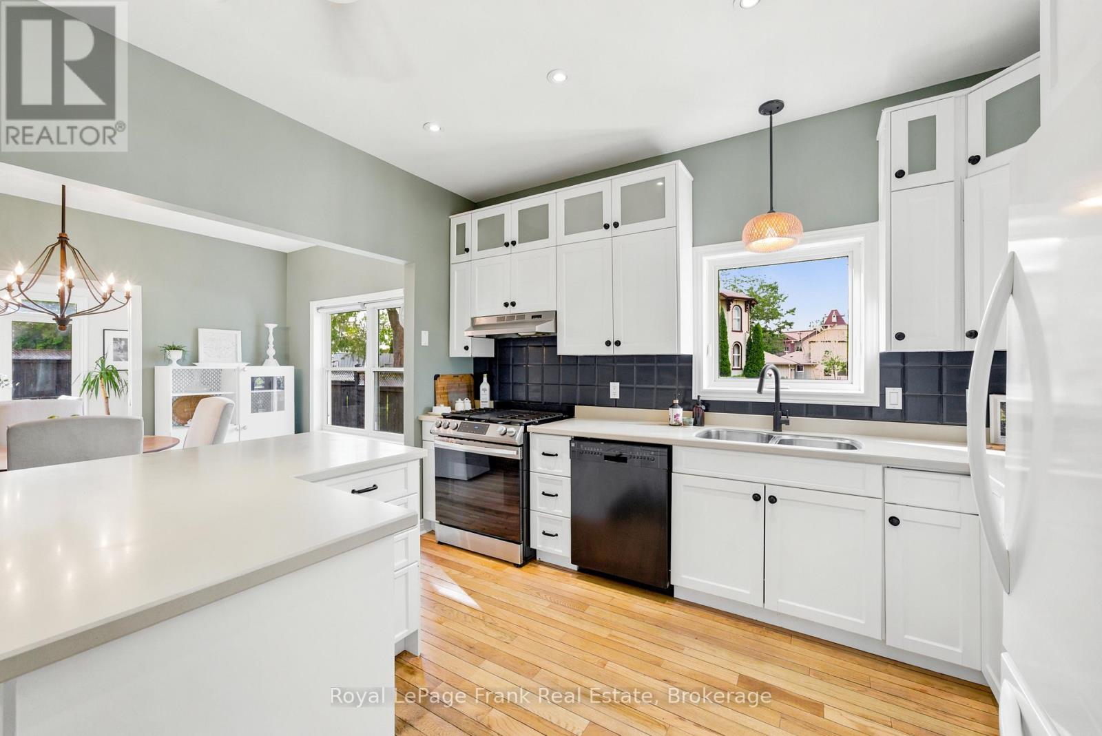 246 COCHRANE STREET - 18