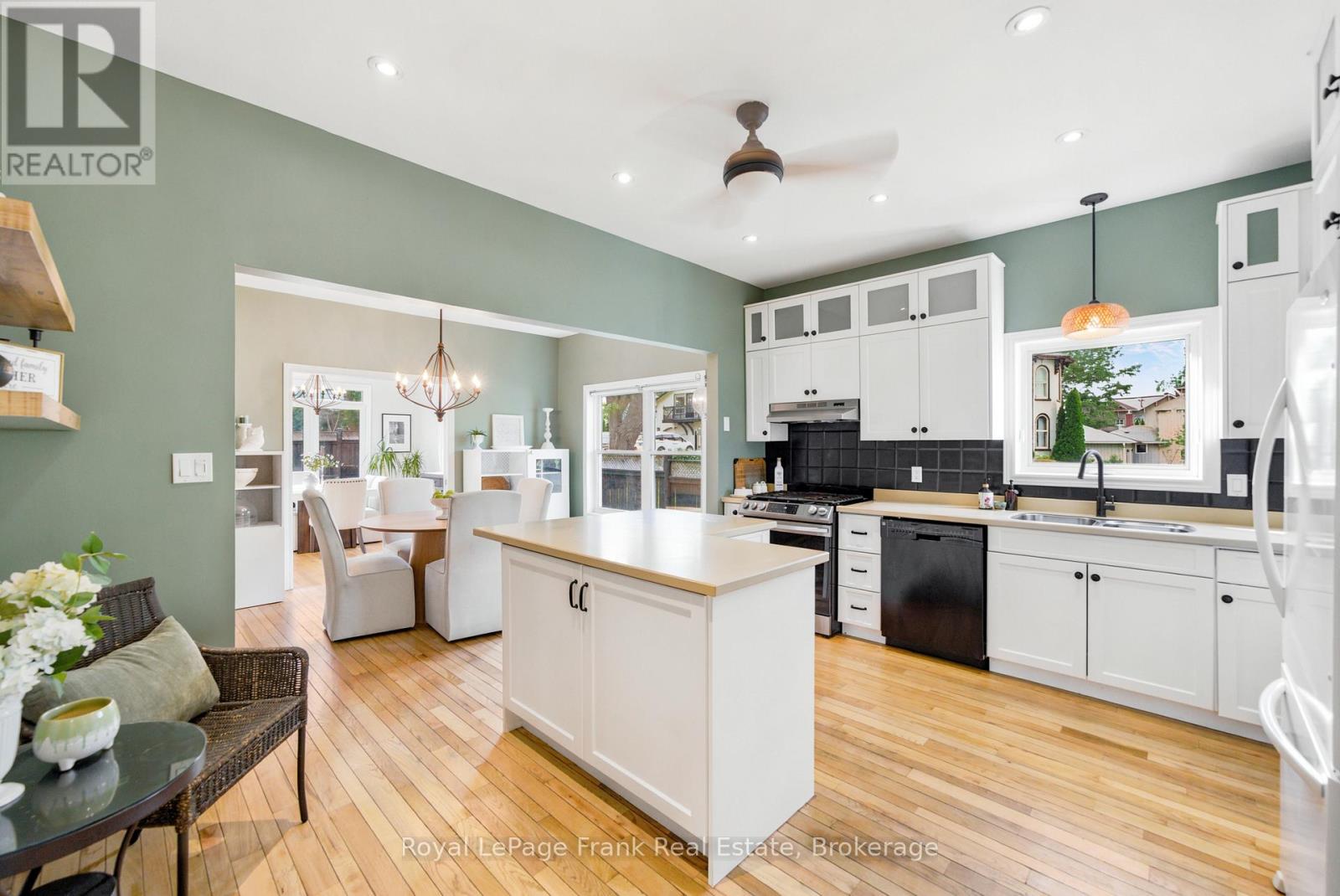 246 COCHRANE STREET - 19