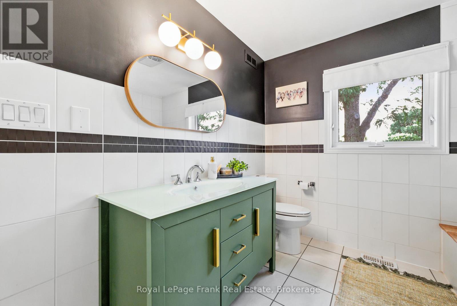 246 COCHRANE STREET - 34