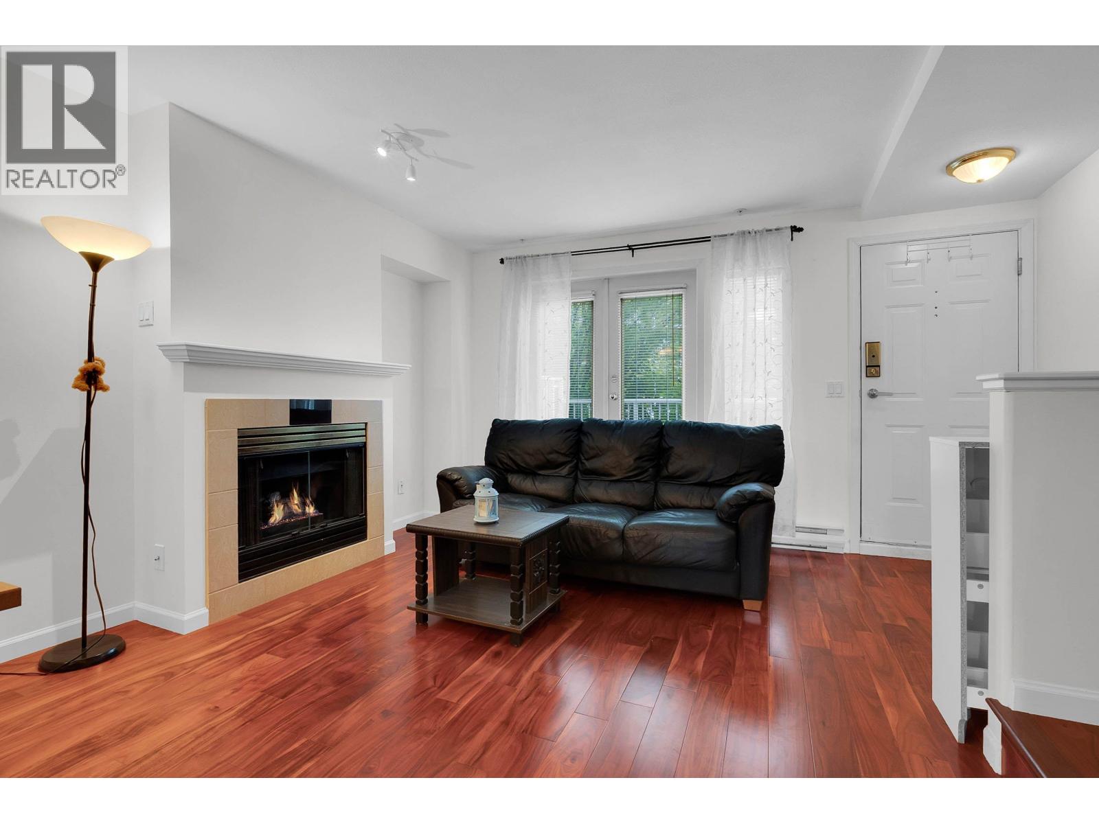 117 6588 SOUTHOAKS CRESCENT — photo 3