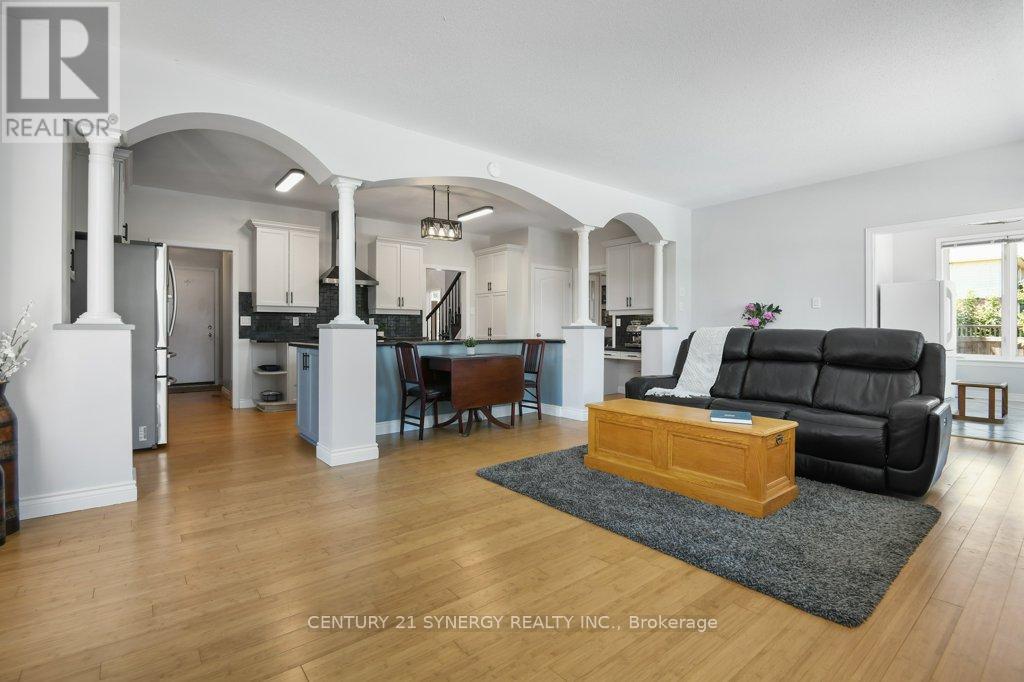 37 WINDFIELD CRESCENT - 11