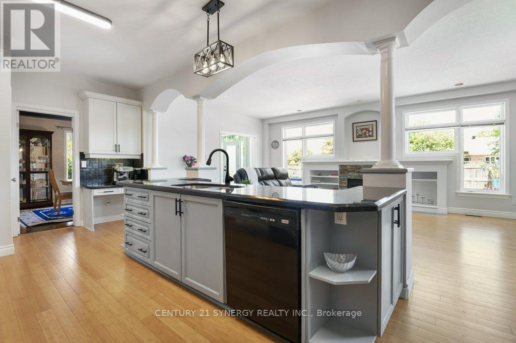 37 WINDFIELD CRESCENT - 16