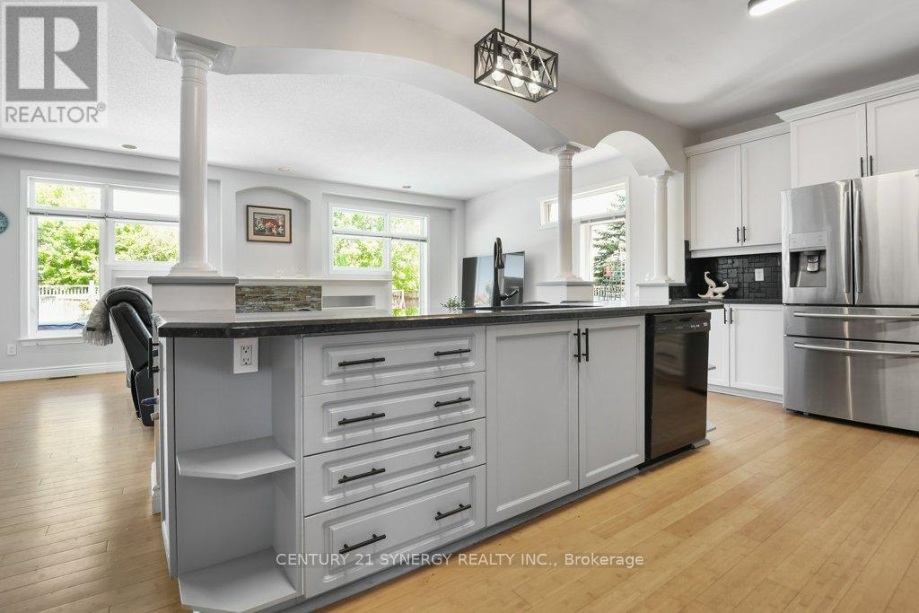37 WINDFIELD CRESCENT - 17