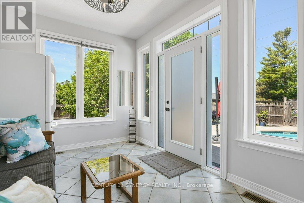 37 WINDFIELD CRESCENT - 20
