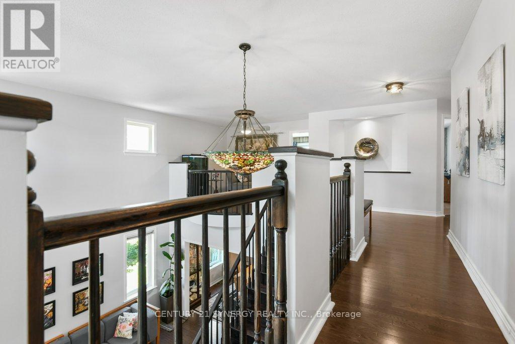 37 WINDFIELD CRESCENT - 23