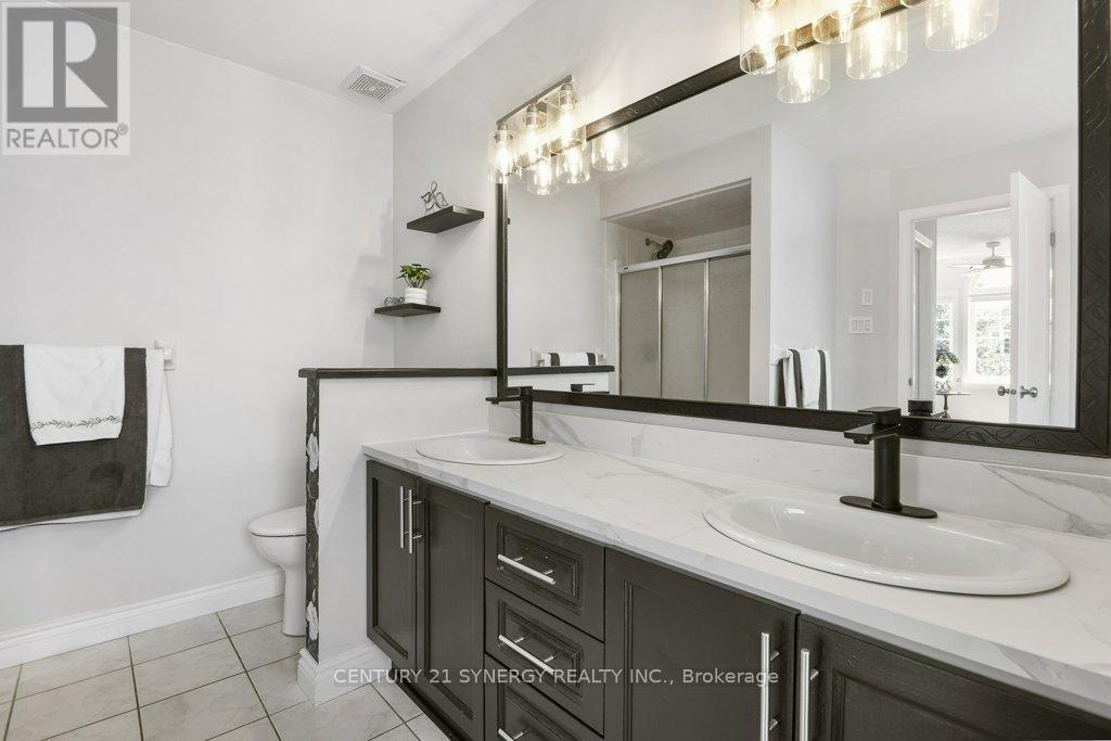 37 WINDFIELD CRESCENT - 28