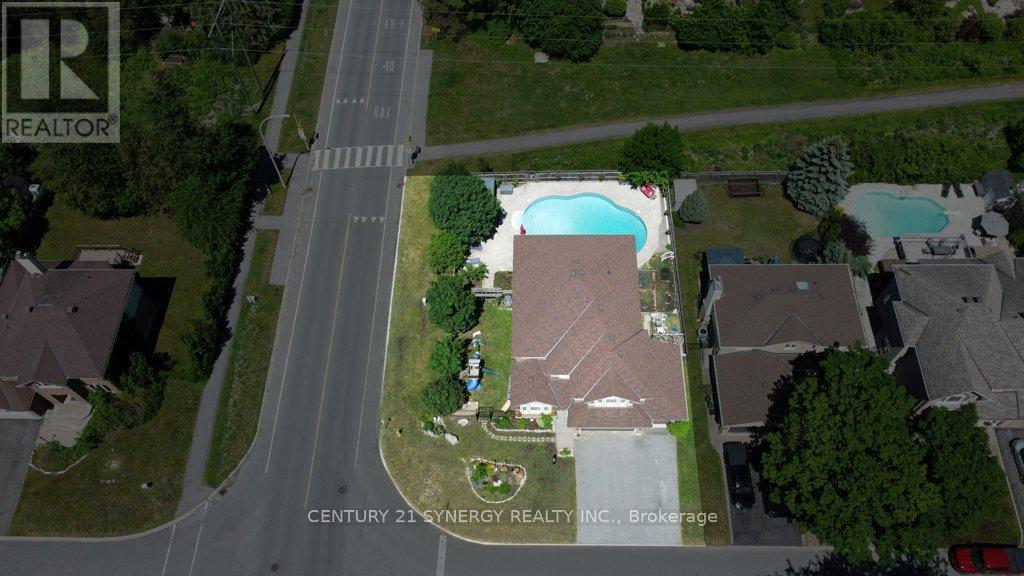 37 WINDFIELD CRESCENT - 3