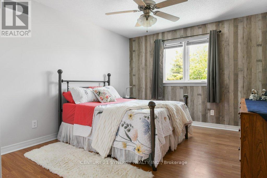 37 WINDFIELD CRESCENT - 30