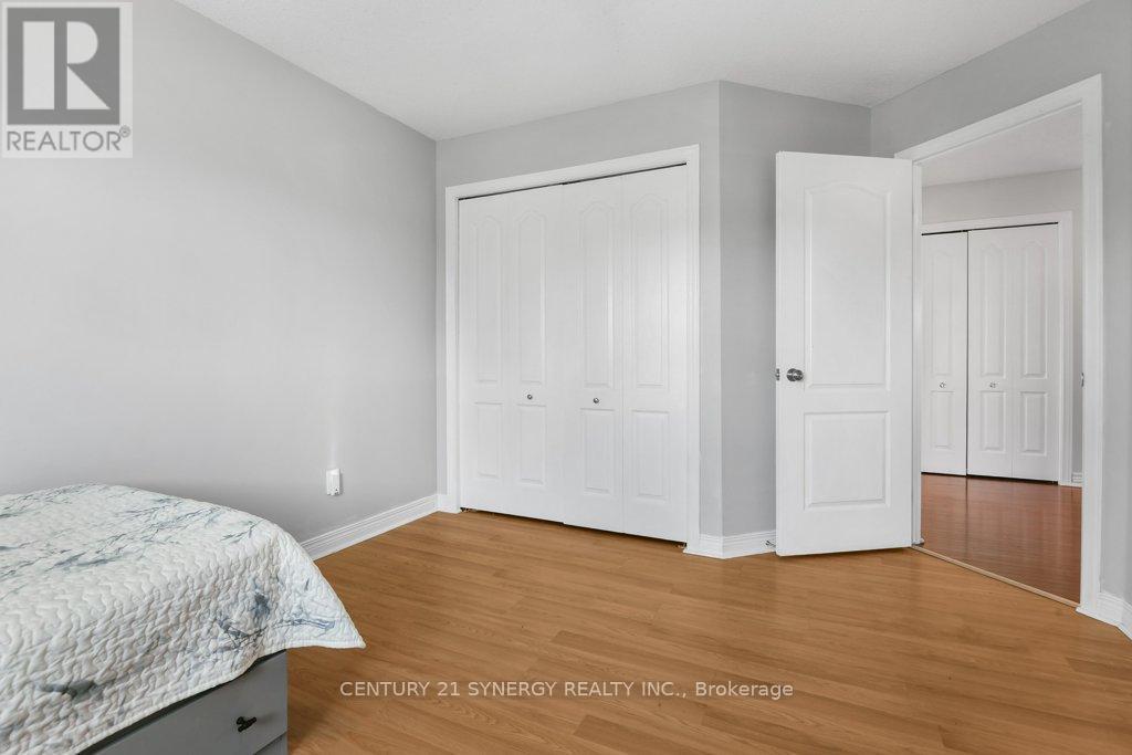 37 WINDFIELD CRESCENT - 33