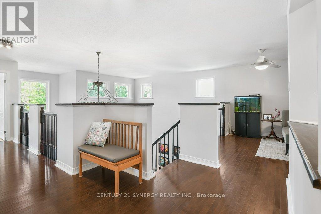 37 WINDFIELD CRESCENT - 38