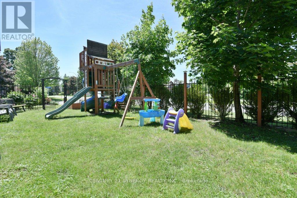 37 WINDFIELD CRESCENT - 42