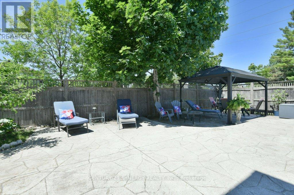 37 WINDFIELD CRESCENT - 45