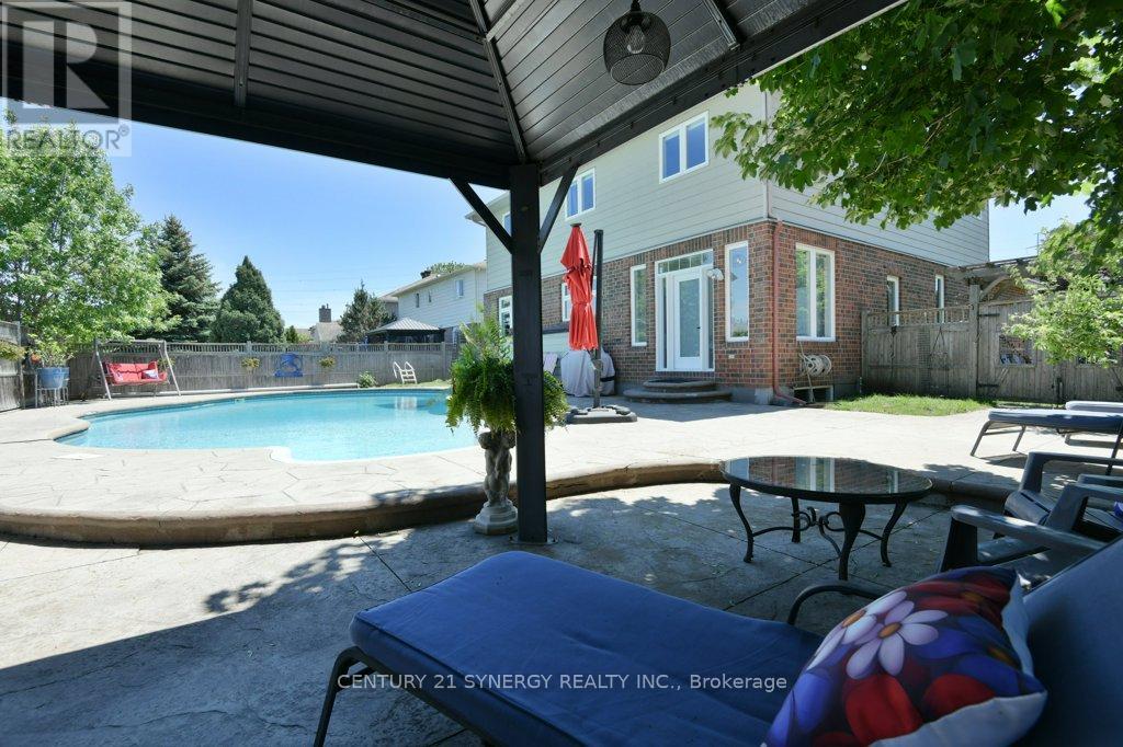 37 WINDFIELD CRESCENT - 46