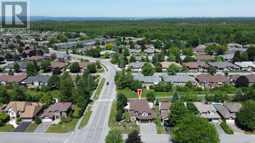37 WINDFIELD CRESCENT - 47