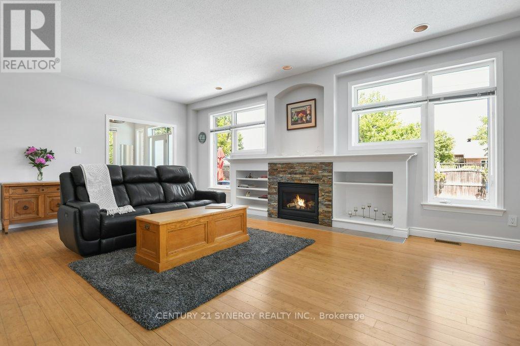 37 WINDFIELD CRESCENT - 9