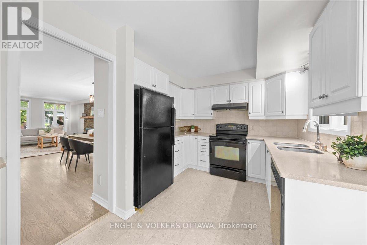 #4 72 GREENFIELD AVENUE - 18