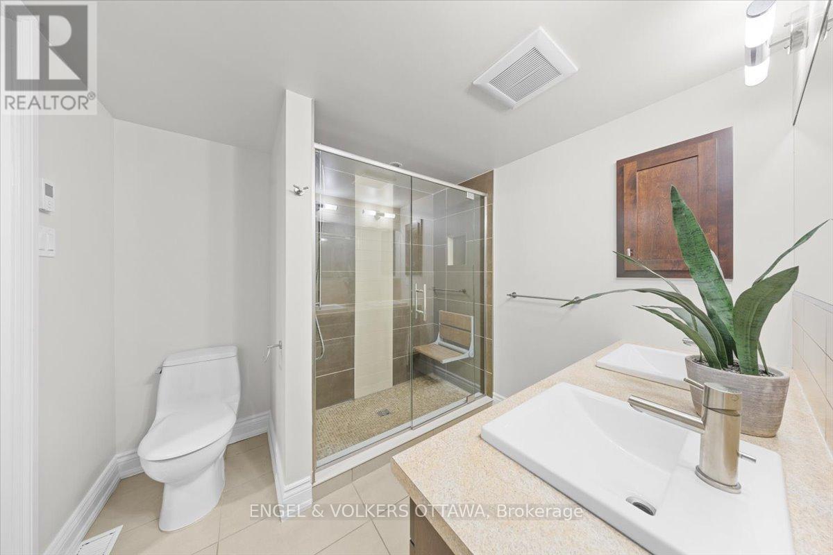 #4 72 GREENFIELD AVENUE - 31