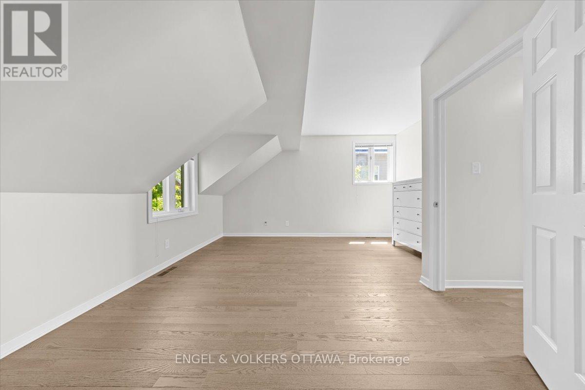 #4 72 GREENFIELD AVENUE - 38